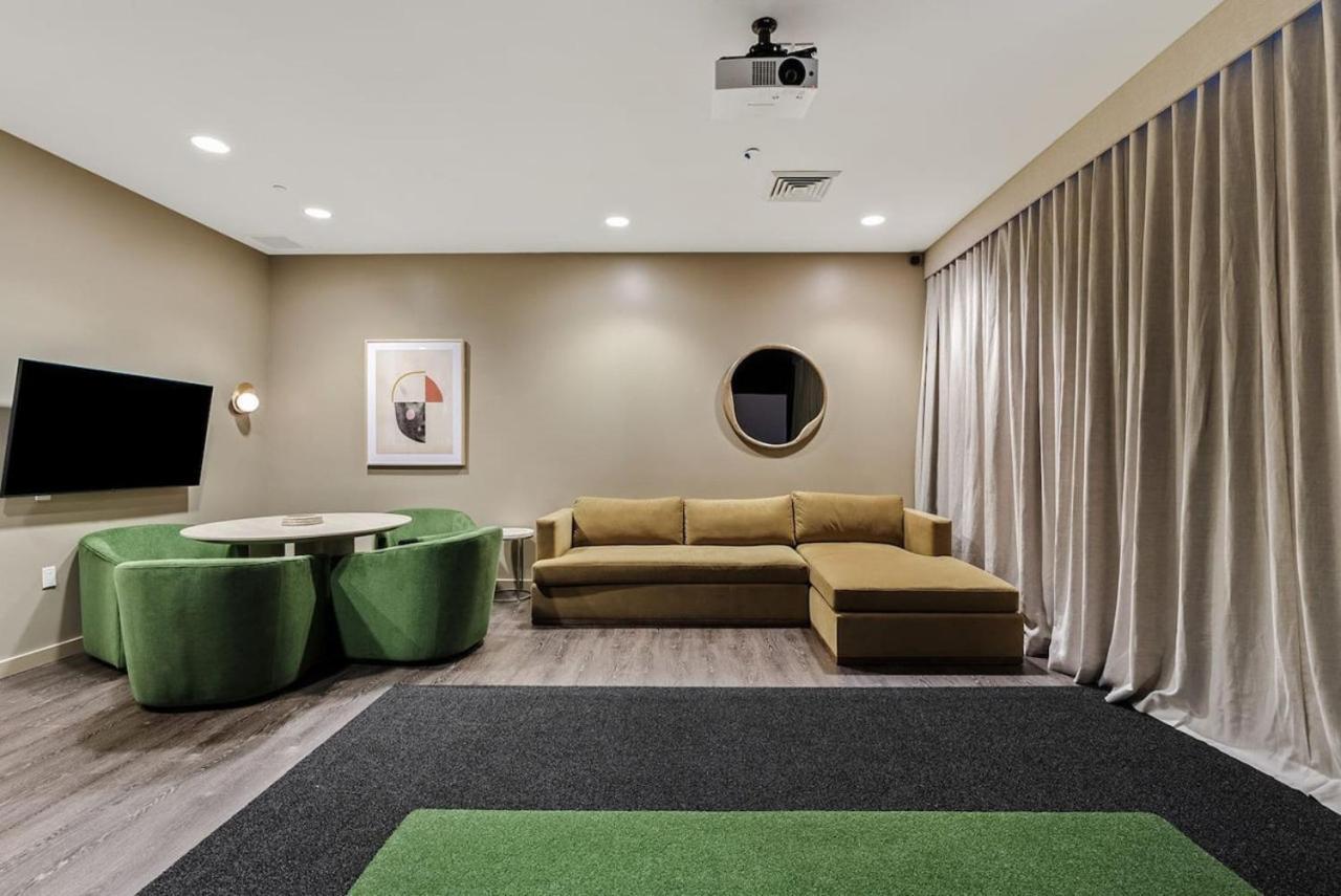 Sky Terrace Dt Highrise, Gym, Pool, Parking, W-d,golf Appartamento Phoenix