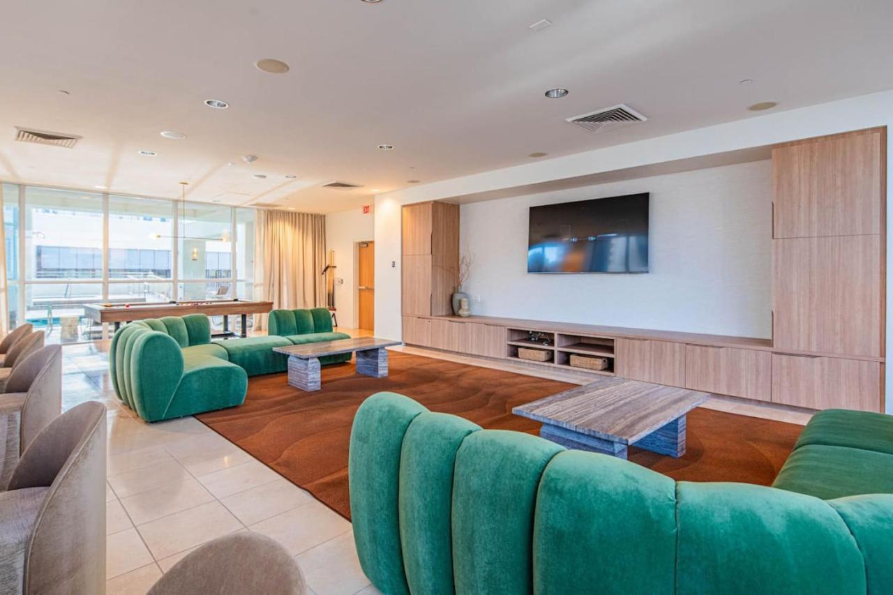 Sky Terrace Dt Highrise, Gym, Pool, Parking, W-d,golf * Phoenix