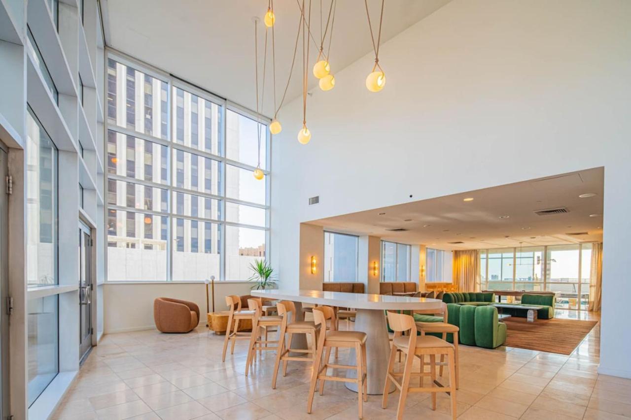 Sky Terrace Dt Highrise, Gym, Pool, Parking, W-d,golf Appartement *