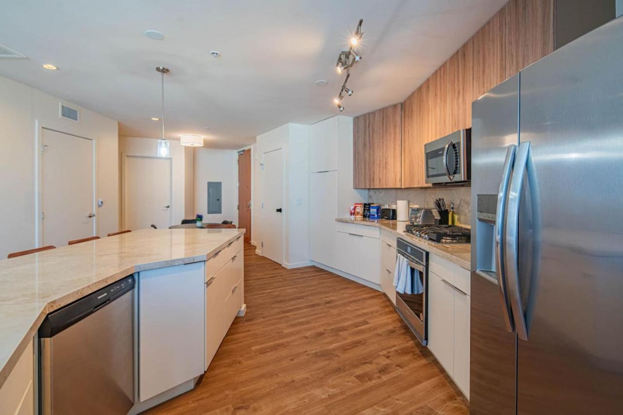 Sky Terrace Dt Highrise, Gym, Pool, Parking, W-d,golf Appartement *