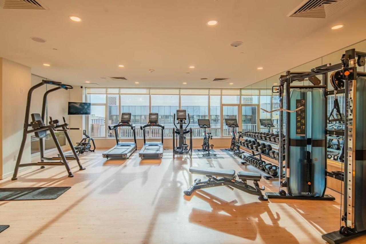 Sky Terrace Dt Highrise, Gym, Pool, Parking, W-d,golf Appartement Phoenix