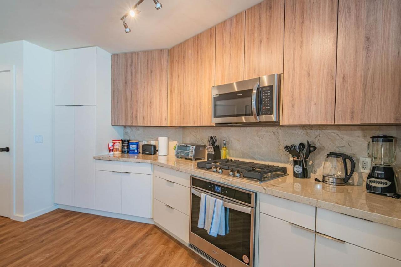 Sky Terrace Dt Highrise, Gym, Pool, Parking, W-d,golf Appartement *